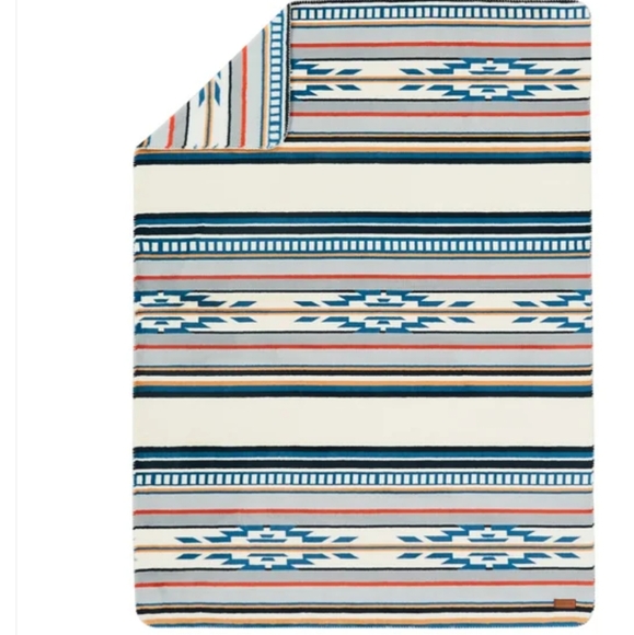 Pendleton aztec boho design fleece throw blanket 50" by 70" - Picture 13 of 13
